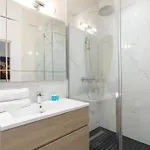 Promenade, 2pieces Chic Et Clim Avec Terrasse Location Eligible Au Bail Mobilite Mobility Lease Apartment *