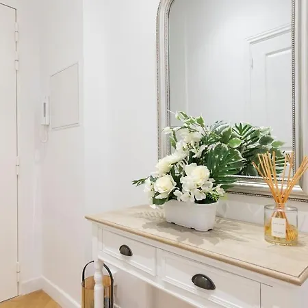 Promenade, 2pieces Chic Et Clim Avec Terrasse Location Eligible Au Bail Mobilite Mobility Lease Nice