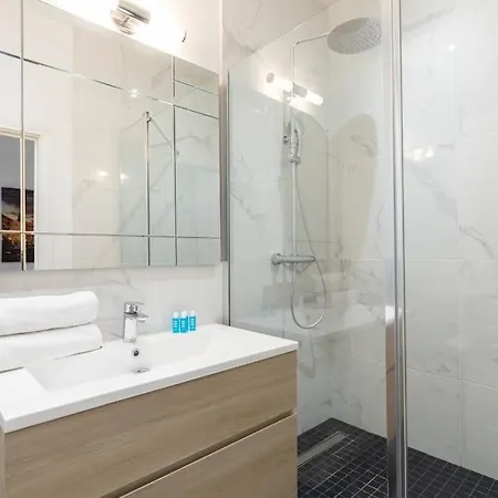 Promenade, 2pieces Chic Et Clim Avec Terrasse Location Eligible Au Bail Mobilite Mobility Lease Lägenhet *